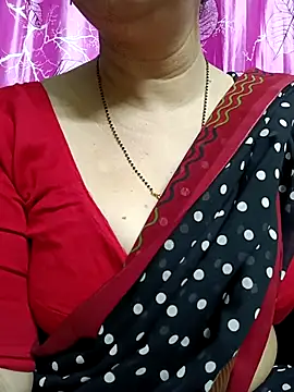 Snapshot of Rosy-B chatting on March 11, 2025, 9:48 pm Rosy-B online show from March 11, 2025, 9:48 pm