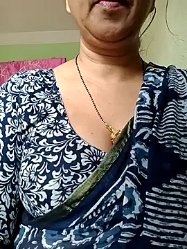 Snapshot of Rosy-B chatting on October 4, 2025, 12:52 am Rosy-B online show from October 4, 2025, 12:52 am