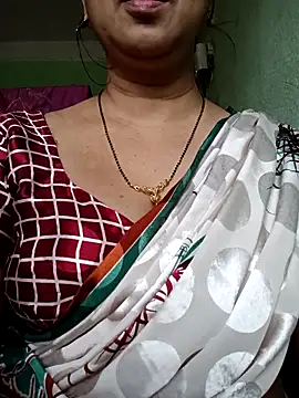 Snapshot of Rosy-B chatting on October 5, 2025, 9:51 am Rosy-B online show from October 5, 2025, 9:51 am