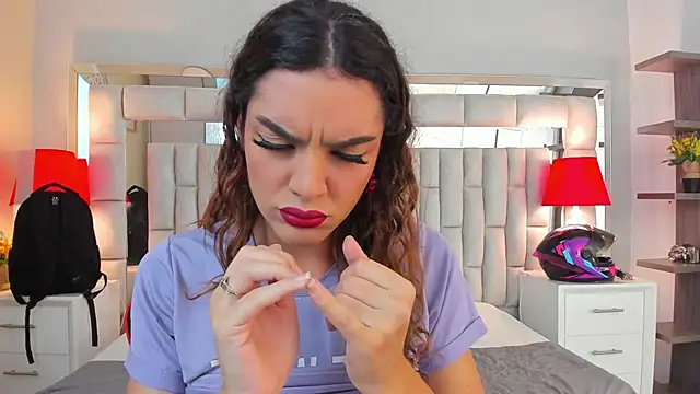 mariiahneedles online show from November 11, 2025, 11:05 pm