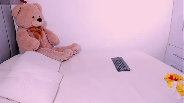 DannaHyde online show from November 2, 2025, 6:43 pm