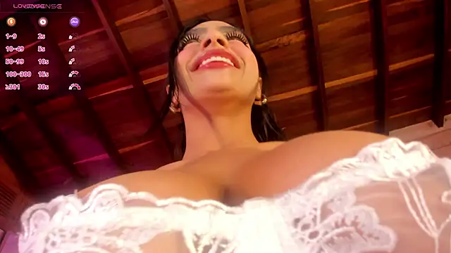 IzzyWild online show from February 6, 2025, 11:21 am