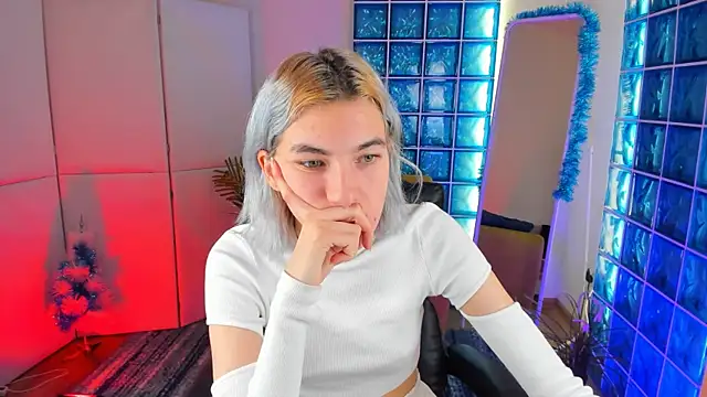 Snapshot of Mia_Cheers chatting on December 6, 2024, 1:44 pm Mia Cheers online show from December 6, 2024, 1:44 pm