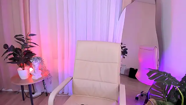 Snapshot of Mia_Cheers chatting on February 5, 2025, 1:33 pm Mia Cheers online show from February 5, 2025, 1:33 pm