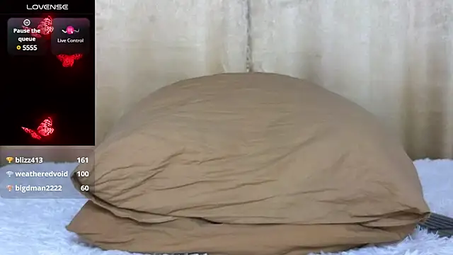 Snapshot of Molliblum chatting on February 9, 2025, 8:24 pm Molliblum online show from February 9, 2025, 8:24 pm