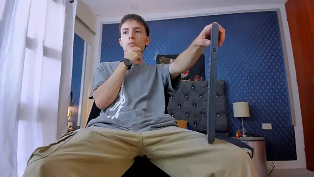 Snapshot of bower_and_colucci chatting on December 23, 2024, 3:33 pm bower and colucci online show from December 23, 2024, 3:33 pm