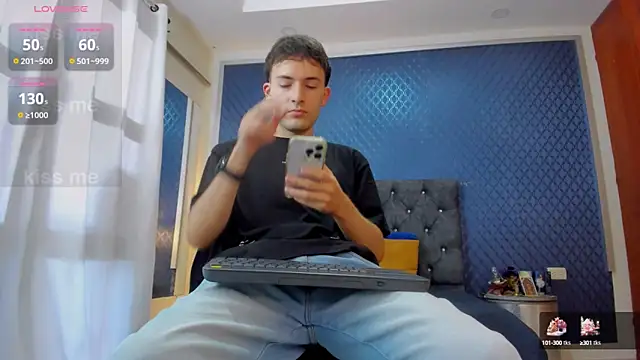 Snapshot of bower_and_colucci chatting on January 13, 2025, 1:39 pm bower and colucci online show from January 13, 2025, 1:39 pm