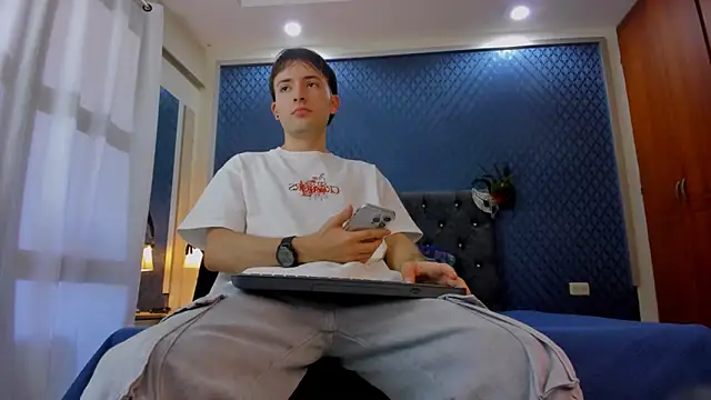 Snapshot of bower_and_colucci chatting on January 23, 2025, 2:07 pm bower and colucci online show from January 23, 2025, 2:07 pm