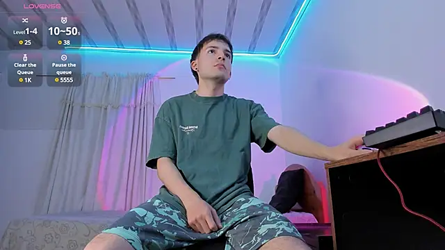 Snapshot of bower_and_colucci chatting on March 16, 2025, 1:38 am bower and colucci online show from March 16, 2025, 1:38 am