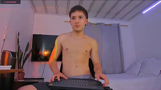 Snapshot of bower_and_colucci chatting on September 18, 2025, 1:18 am bower and colucci online show from September 18, 2025, 1:18 am