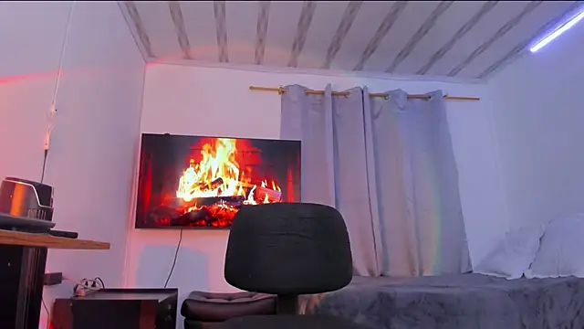 Snapshot of bower_and_colucci chatting on September 30, 2025, 1:10 am bower and colucci online show from September 30, 2025, 1:10 am