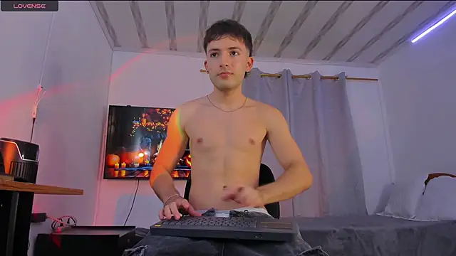 Snapshot of bower_and_colucci chatting on October 29, 2025, 11:17 pm bower and colucci online show from October 29, 2025, 11:17 pm