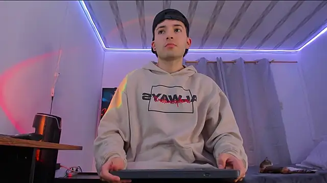 Snapshot of bower_and_colucci chatting on November 21, 2025, 1:15 am bower and colucci online show from November 21, 2025, 1:15 am