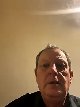 Snapshot of chubbybear2cum chatting on November 12, 2025, 4:35 am chubbybear2cum online show from November 12, 2025, 4:35 am