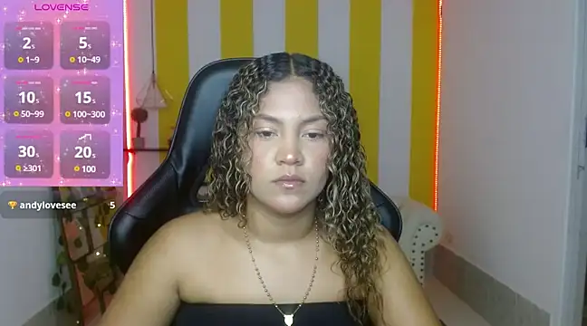 Snapshot of Cristal_War chatting on December 18, 2024, 11:30 pm Cristal War online show from December 18, 2024, 11:30 pm