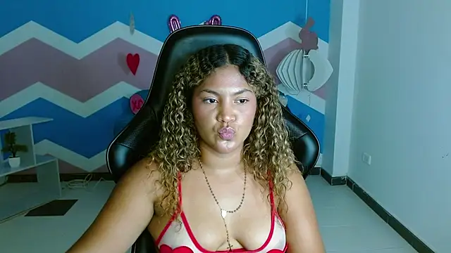 Snapshot of Cristal_War chatting on February 14, 2025, 11:42 pm Cristal War online show from February 14, 2025, 11:42 pm