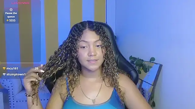 Snapshot of Cristal_War chatting on February 25, 2025, 11:33 pm Cristal War online show from February 25, 2025, 11:33 pm