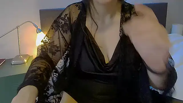 Snapshot of Ella_Next_Door chatting on January 20, 2025, 2:25 pm Ella Next Door online show from January 20, 2025, 2:25 pm