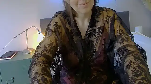 Snapshot of Ella_Next_Door chatting on January 21, 2025, 12:50 pm Ella Next Door online show from January 21, 2025, 12:50 pm