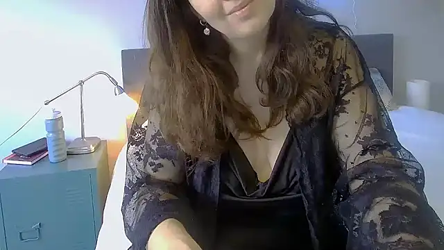 Snapshot of Ella_Next_Door chatting on January 23, 2025, 9:50 am Ella Next Door online show from January 23, 2025, 9:50 am
