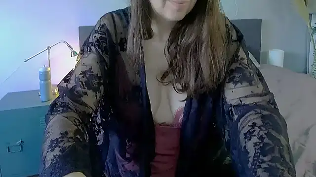 Snapshot of Ella_Next_Door chatting on January 31, 2025, 8:11 am Ella Next Door online show from January 31, 2025, 8:11 am