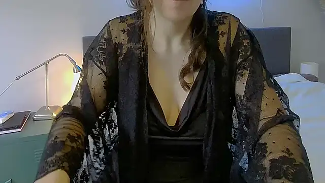 Snapshot of Ella_Next_Door chatting on February 4, 2025, 12:44 pm Ella Next Door online show from February 4, 2025, 12:44 pm