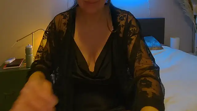 Snapshot of Ella_Next_Door chatting on February 5, 2025, 10:12 pm Ella Next Door online show from February 5, 2025, 10:12 pm