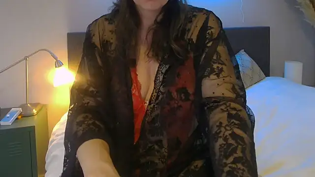 Snapshot of Ella_Next_Door chatting on February 14, 2025, 8:31 am Ella Next Door online show from February 14, 2025, 8:31 am