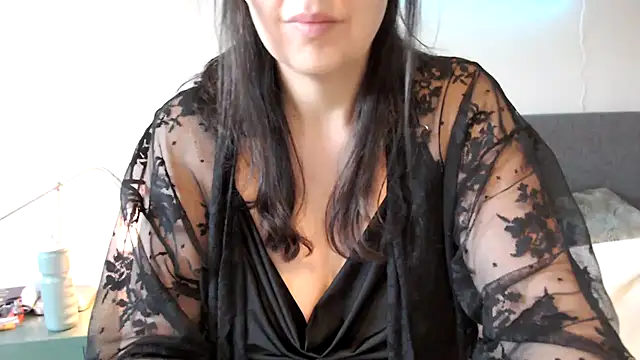 Snapshot of Ella_Next_Door chatting on March 12, 2025, 6:51 am Ella Next Door online show from March 12, 2025, 6:51 am