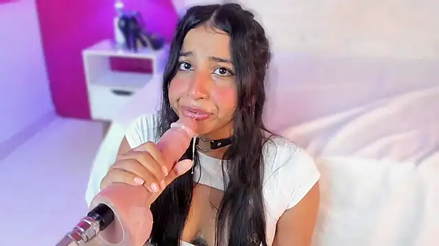 Snapshot of Miliaangeles chatting on February 13, 2025, 6:16 pm Miliaangeles online show from February 13, 2025, 6:16 pm