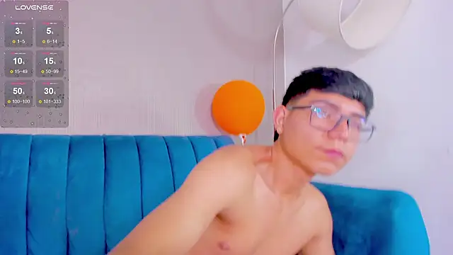 Snapshot of CodyTwink chatting on February 6, 2025, 6:02 pm CodyTwink online show from February 6, 2025, 6:02 pm