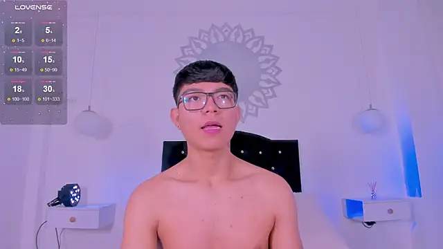 Snapshot of CodyTwink chatting on September 18, 2025, 1:13 pm CodyTwink online show from September 18, 2025, 1:13 pm