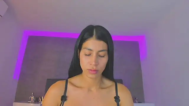 jasminehill  online show from February 22, 2025, 8:31 pm