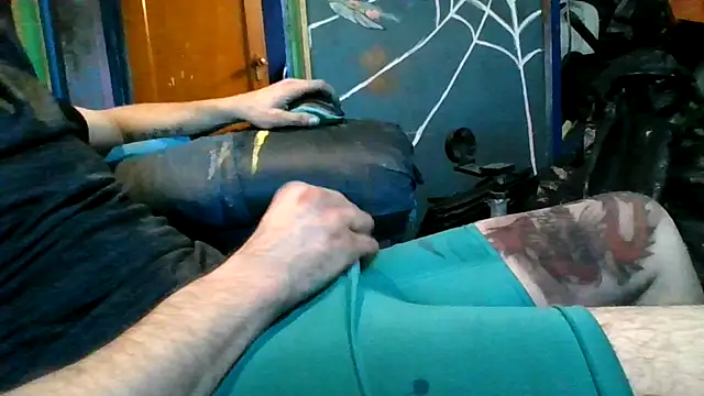 Snapshot of robeaulieu02 chatting on November 19, 2025, 6:30 pm robeaulieu02 online show from November 19, 2025, 6:30 pm