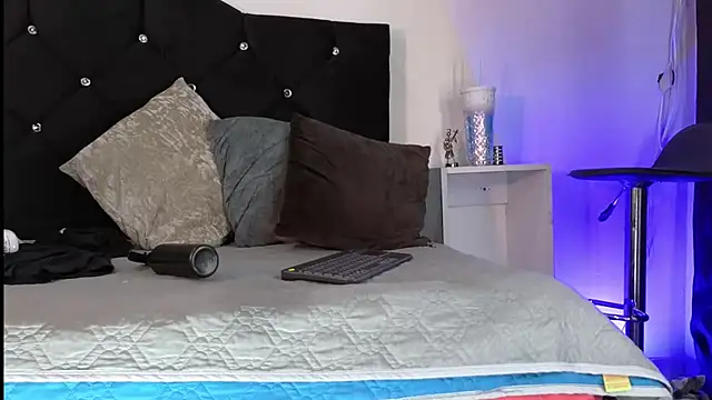 john cartter1 online show from October 15, 2025, 11:16 pm