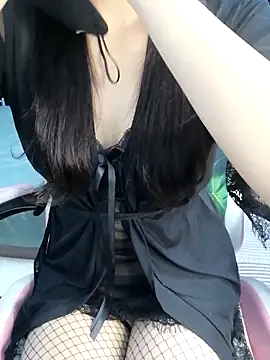 Snapshot of _Linez_ chatting on October 11, 2025, 5:00 pm  Linez  online show from October 11, 2025, 5:00 pm