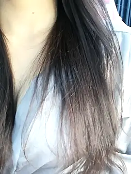 Snapshot of _Linez_ chatting on October 29, 2025, 4:42 pm  Linez  online show from October 29, 2025, 4:42 pm