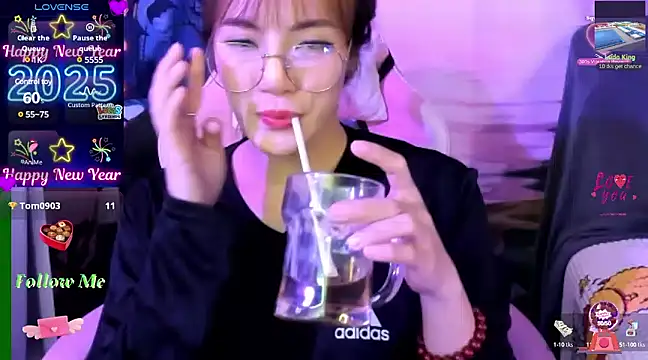 Sugar lipsz online show from January 13, 2025, 1:17 pm