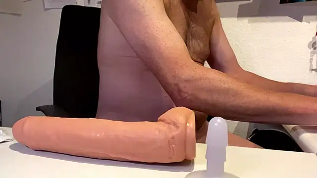 Geilerjung69 online show from November 3, 2025, 9:05 pm