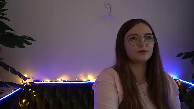 Snapshot of MagicPeachh_ chatting on December 16, 2024, 9:03 am MagicPeachh online show from December 16, 2024, 9:03 am