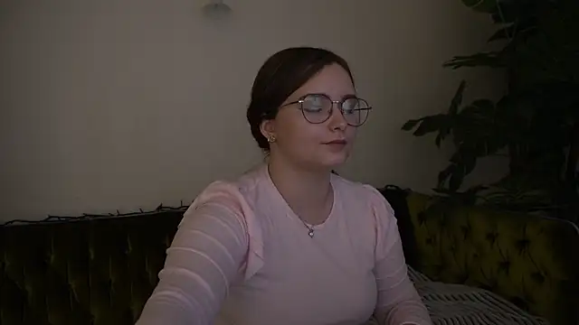 Snapshot of MagicPeachh_ chatting on December 16, 2024, 3:11 pm MagicPeachh online show from December 16, 2024, 3:11 pm