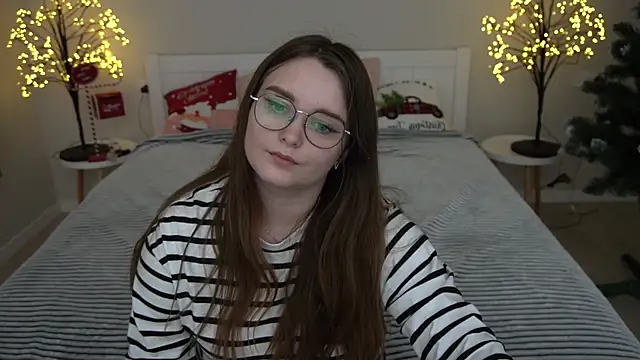 Snapshot of MagicPeachh_ chatting on December 18, 2024, 1:45 pm MagicPeachh online show from December 18, 2024, 1:45 pm