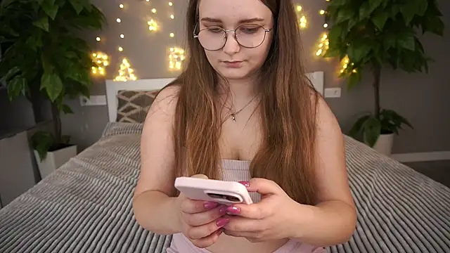 Snapshot of MagicPeachh_ chatting on December 30, 2024, 1:47 pm MagicPeachh online show from December 30, 2024, 1:47 pm