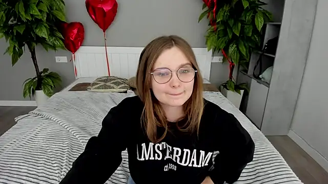 Snapshot of MagicPeachh_ chatting on March 17, 2025, 8:30 pm MagicPeachh online show from March 17, 2025, 8:30 pm