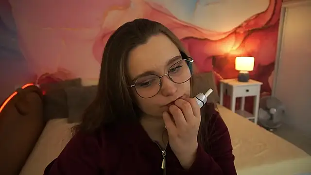 Snapshot of MagicPeachh_ chatting on October 8, 2025, 12:47 pm MagicPeachh online show from October 8, 2025, 12:47 pm