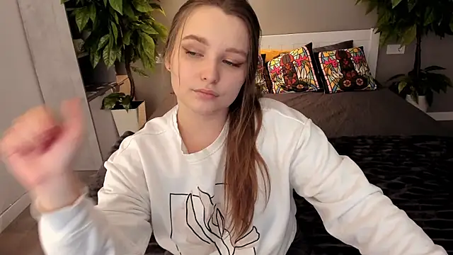 Snapshot of MagicPeachh_ chatting on October 9, 2025, 12:47 pm MagicPeachh online show from October 9, 2025, 12:47 pm