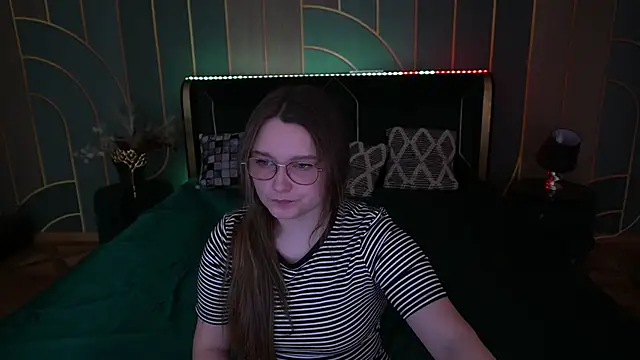 Snapshot of MagicPeachh_ chatting on November 14, 2025, 6:45 am MagicPeachh online show from November 14, 2025, 6:45 am