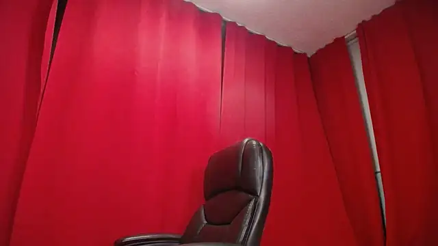 LaraFire online show from September 26, 2025, 9:46 am