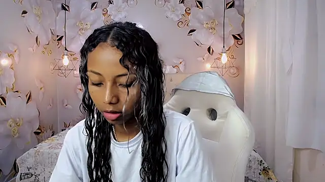 jasmin brunette  online show from January 31, 2025, 1:34 pm