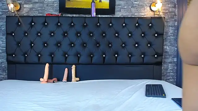 Malory Cortez online show from November 12, 2025, 12:22 am